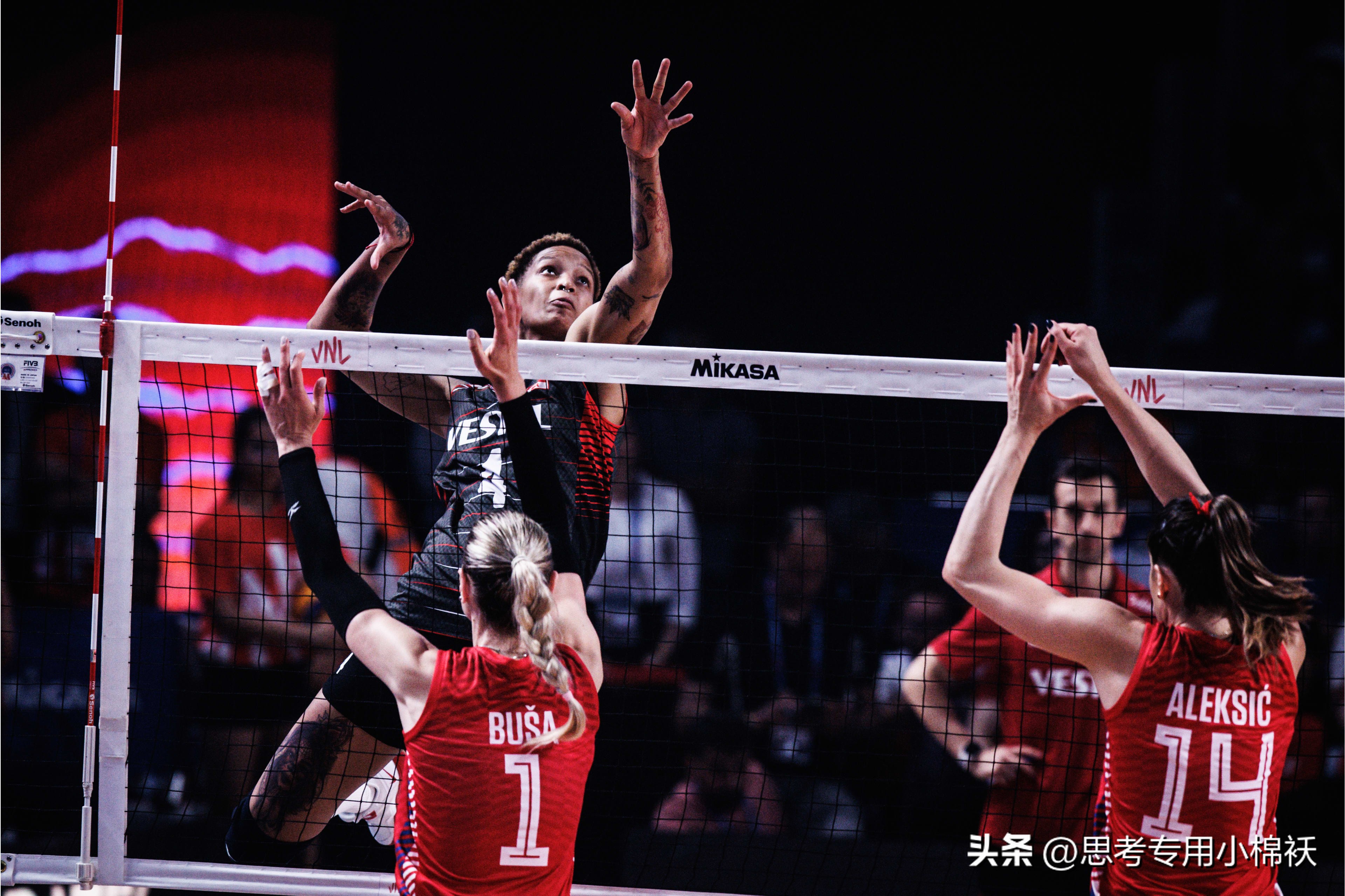 女排单场独砍40分,女排以四分优势继续领跑第一