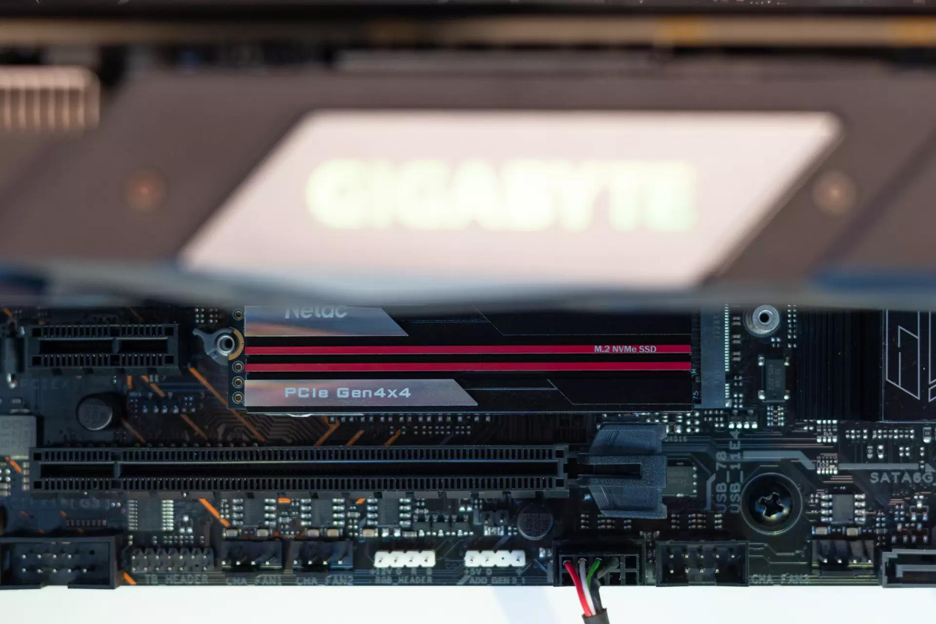 朗科nv3000绝影固态测评,朗科绝影nv70004k随机读写速度