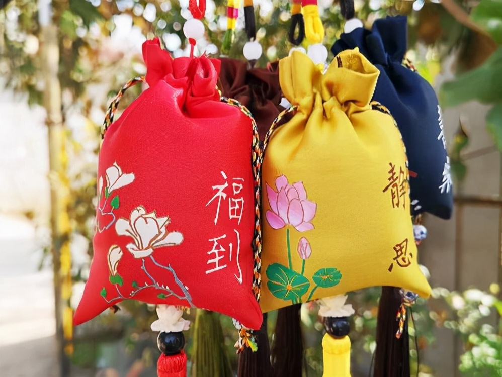 上错花轿嫁对郎玉湖陪老太君作诗,上错花轿嫁对郎古代版