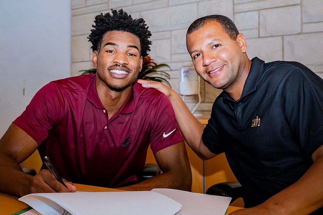 2人签超级顶薪,勇士创神级纪录,湖人篮网酝酿大交易,KD太难了