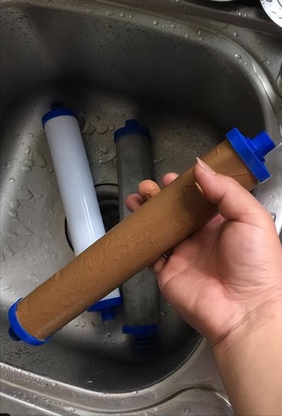 买净水器一直喝废水 (净水器装反了全家喝了一年废水)