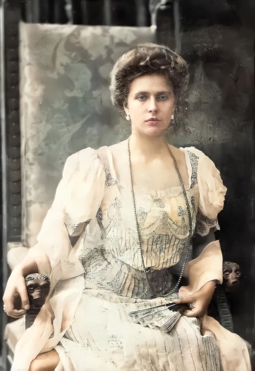 菲利普亲王的苦命母亲,菲利普亲王苦命却伟大的母亲