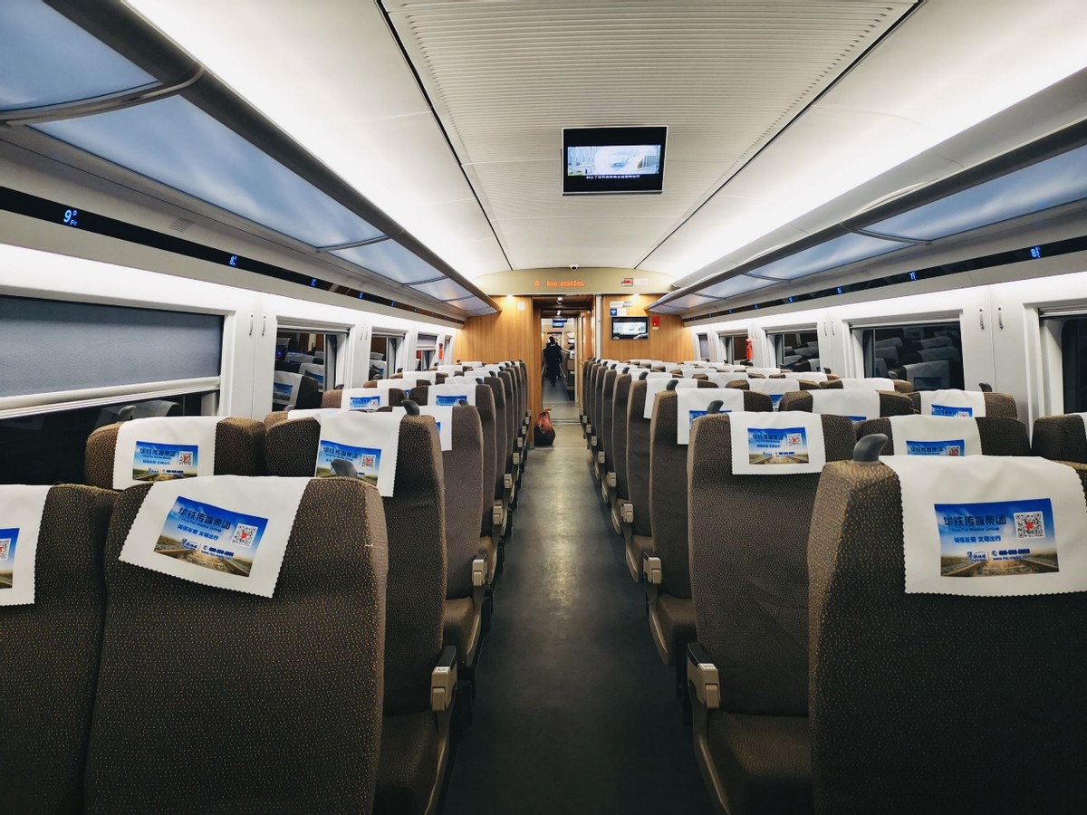 高铁和动车的区别在哪,高铁和动车里面的区别