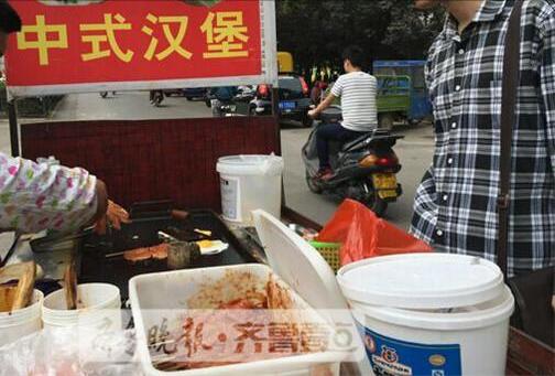 煎饼果子肉夹馍里脊饼哪个简单,一个肉夹馍一个煎饼果子