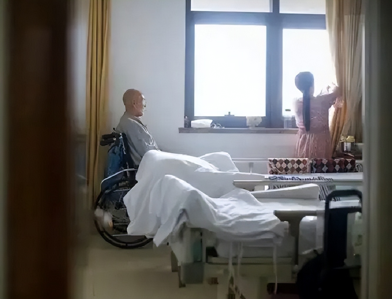 杭州老人肝癌晚期：拒绝化疗、打麻将、吃小吃，晚辈尊重他的选择