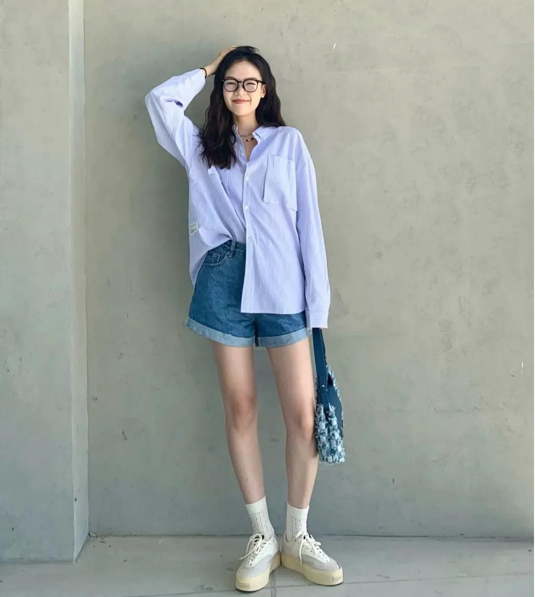 20组牛仔短裤穿搭示范：实穿又百搭好看又好学