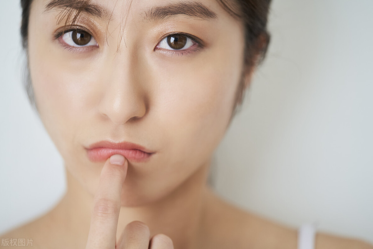 女子一夜尿十次是怎么回事,女性单纯尿频尿得少