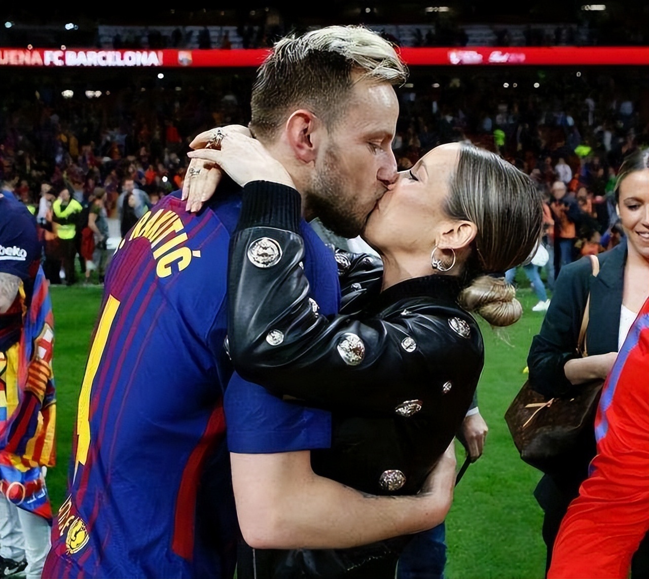 身价上亿娶了个54岁老婆,身价上亿娶54岁女网红