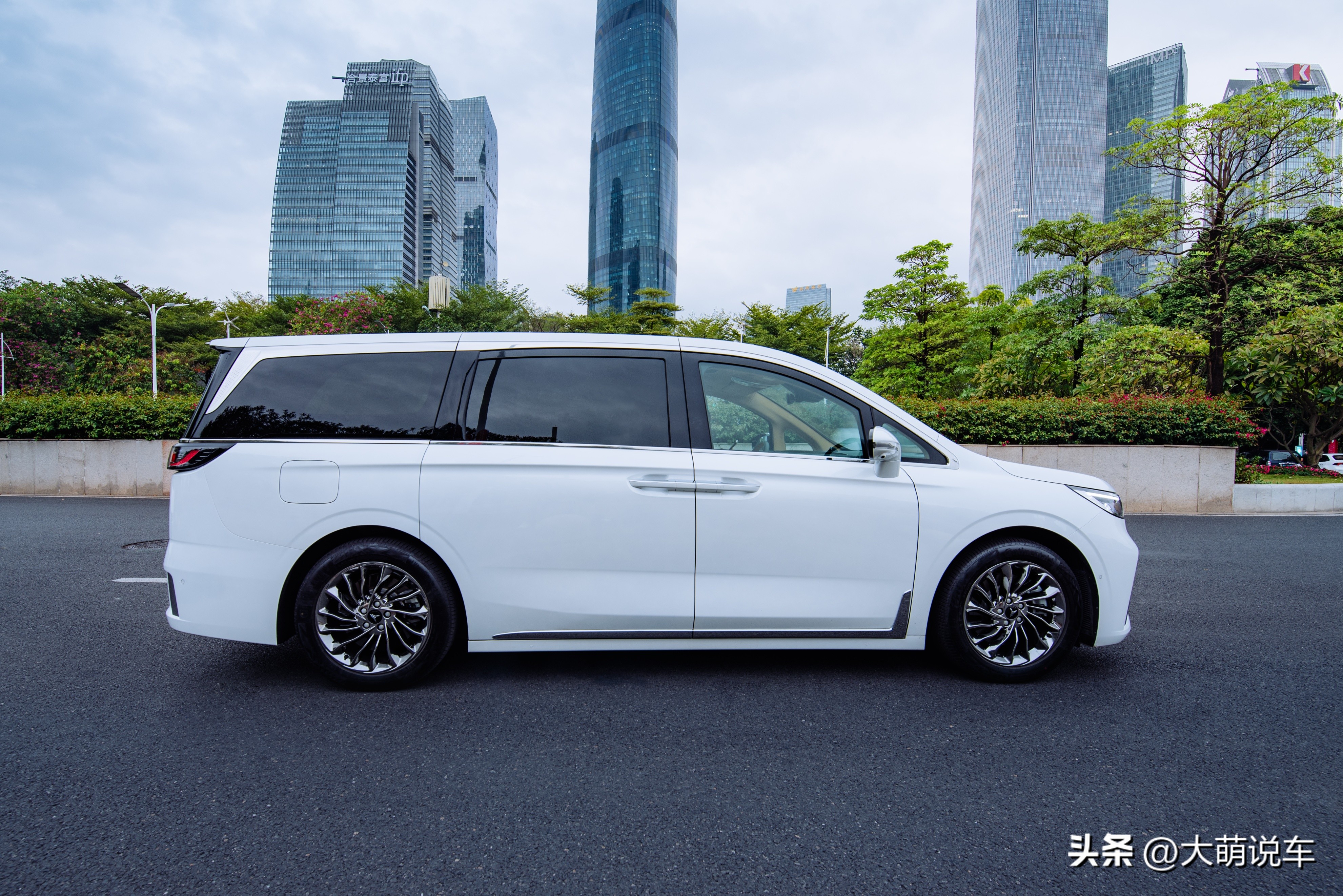 家庭用车建议开MPV，不妨考虑这三款车，省油耐用，价格还不贵