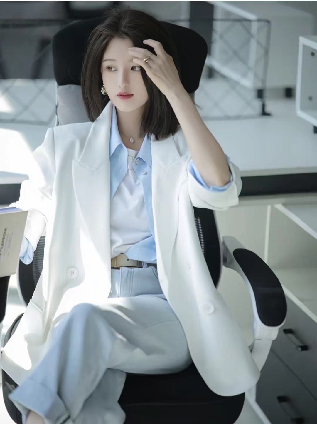 西装外套怎么搭配裙子好看气质,西装外套怎么搭配长裙子冬季