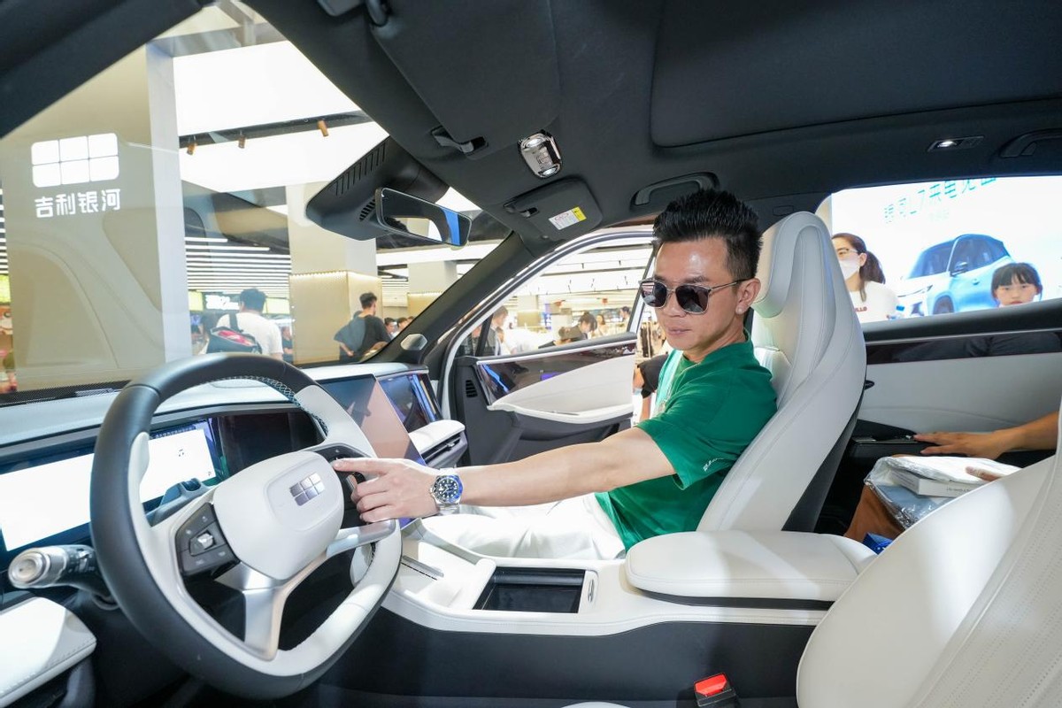 银河l7线下见面会,银河l7接打电话