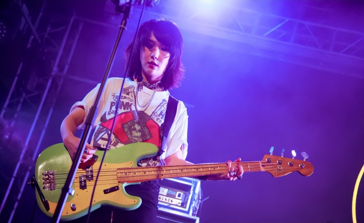 老狼贝斯手,老狼的贝斯手