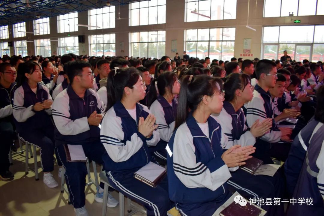 学校纪念五四运动暨表彰大会流程,我校七一表彰大会隆重召开