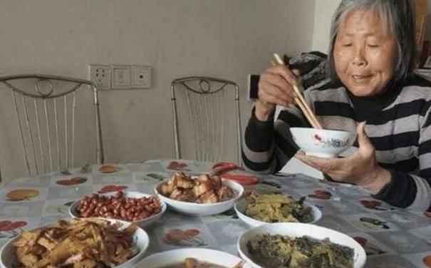 半夜口干舌燥总是口渴是什么原因,半夜口干舌燥易醒是什么原因