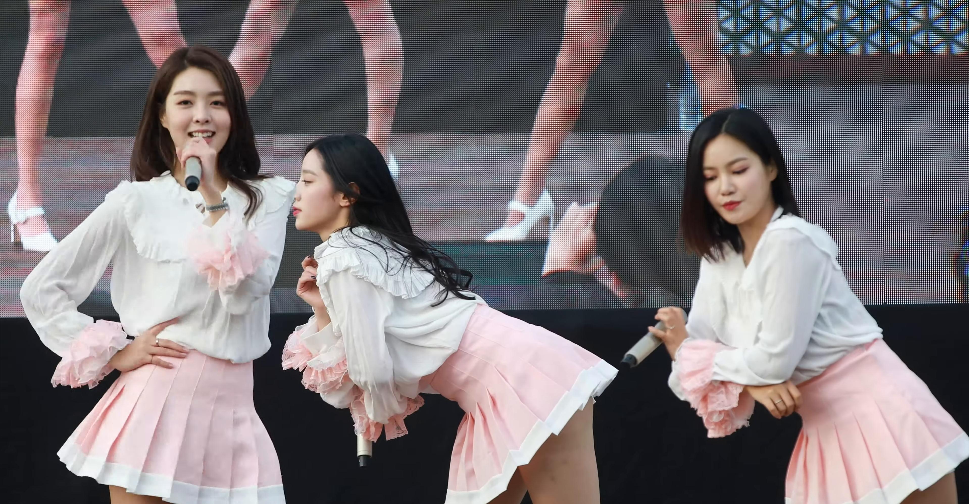 半露*裤内**、露下乳？这些女明星真是把诱惑穿在了身上