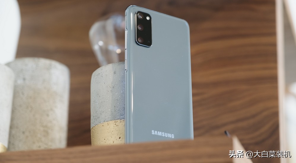 三星s20是小屏手机中最漂亮的吗,三星s20最后的小屏旗舰