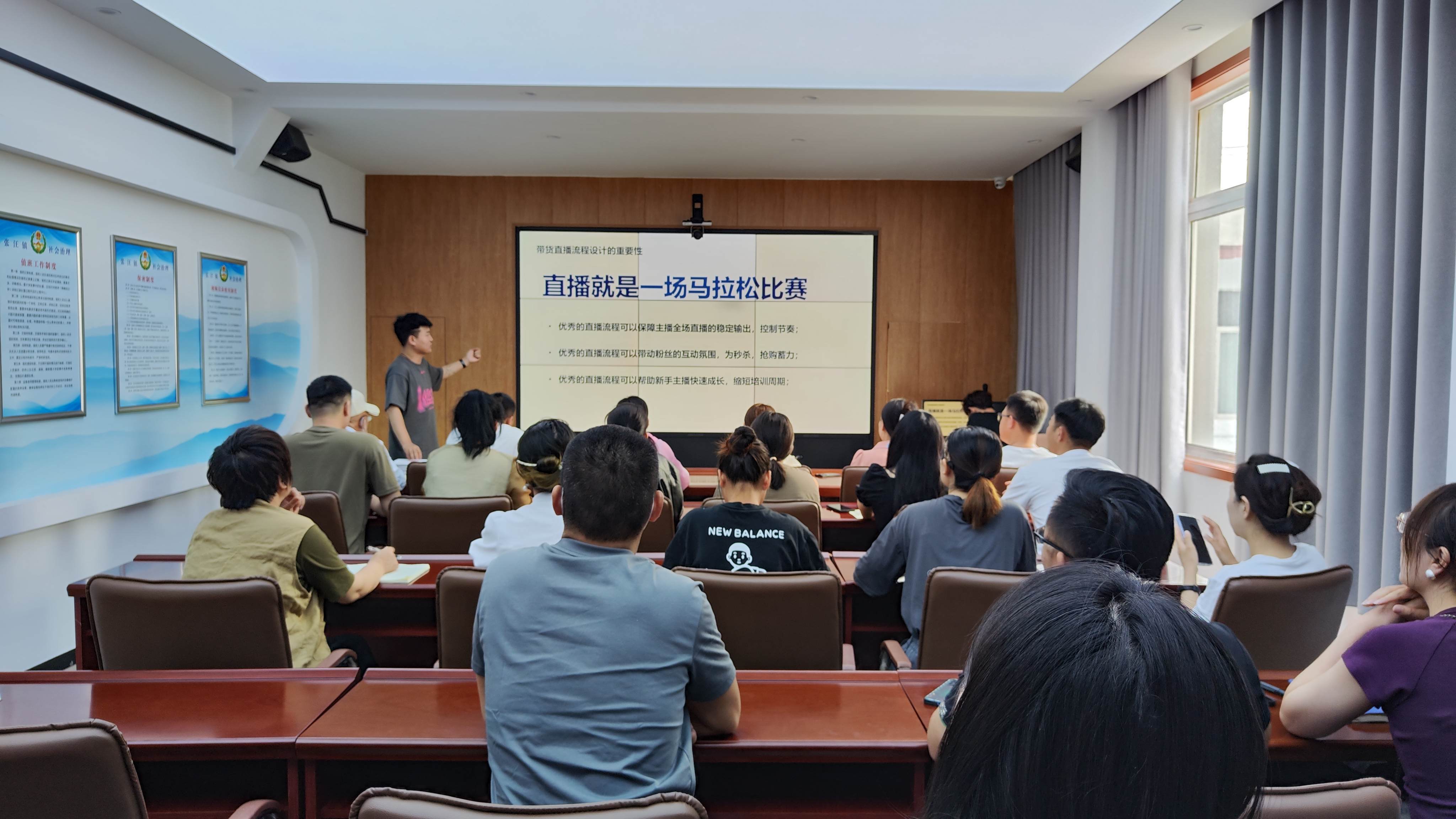 张汪镇乡村振兴,县城电商直播带货乡村振兴