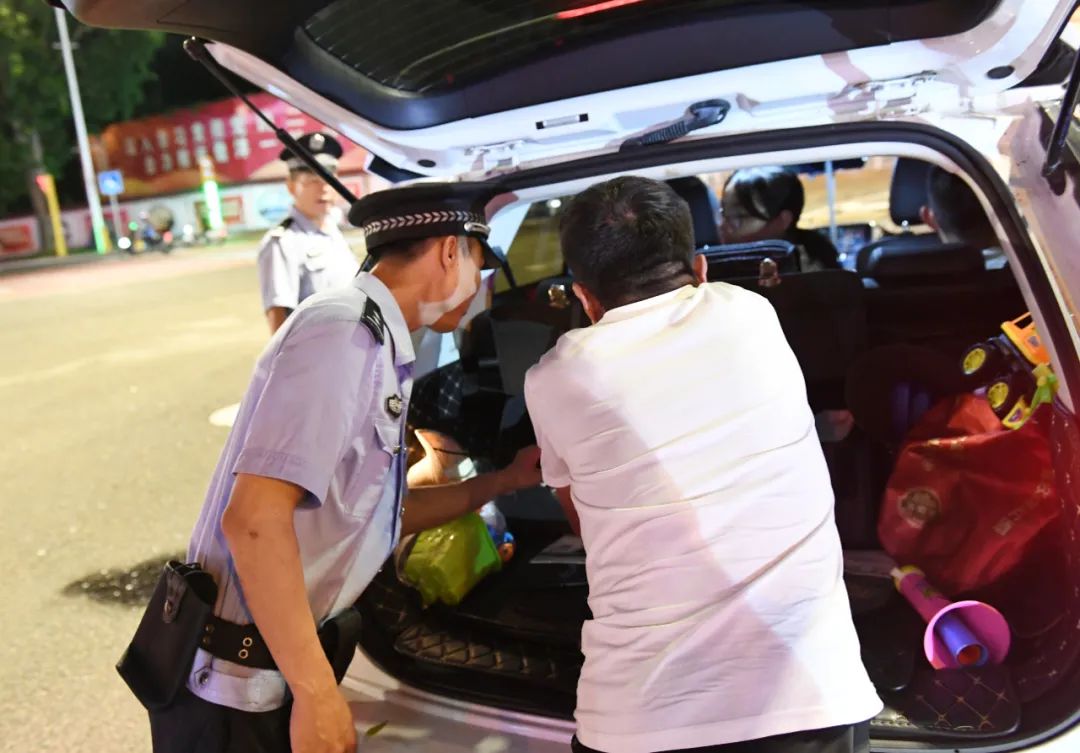 警方开展夏夜治安巡查宣防行动,再加码夏夜治安巡查宣防