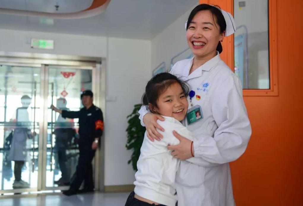 湖北女子生下连体婴儿,湖北孕妇生下首例“连体女婴”