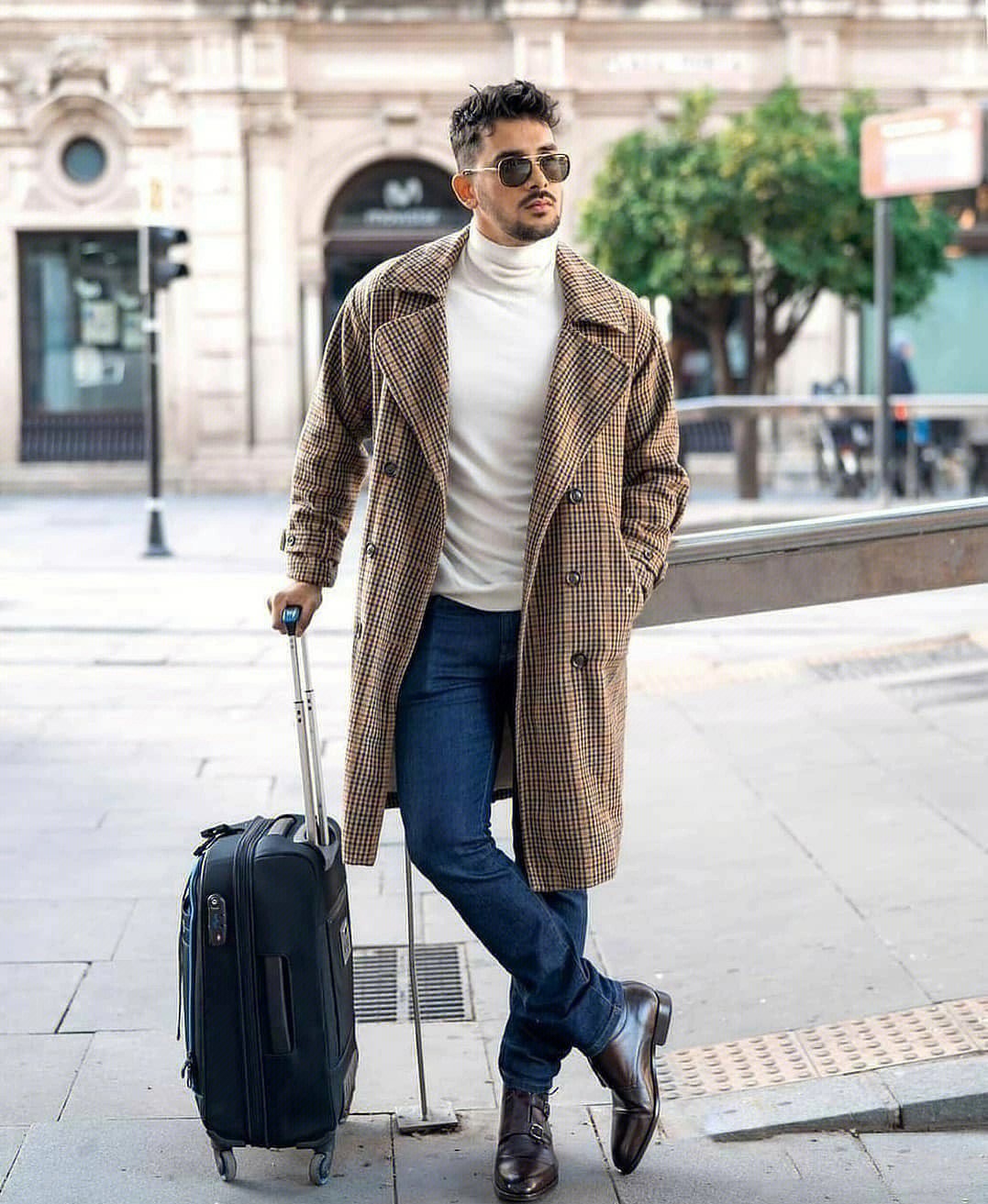 黄色成熟的毛呢大衣搭配,男人要想穿得酷