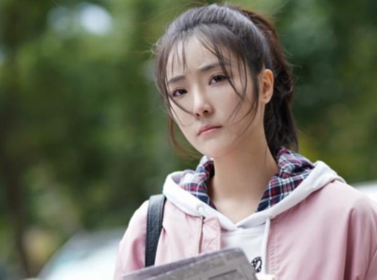 比香肠嘴更拉垮的是“月亮唇”，苦相刻薄心机感，快看你身边有无