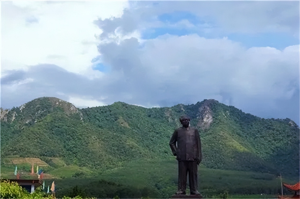 海南发现一山头长得像毛主席,孔令华跪地流泪,李讷也都感叹很像