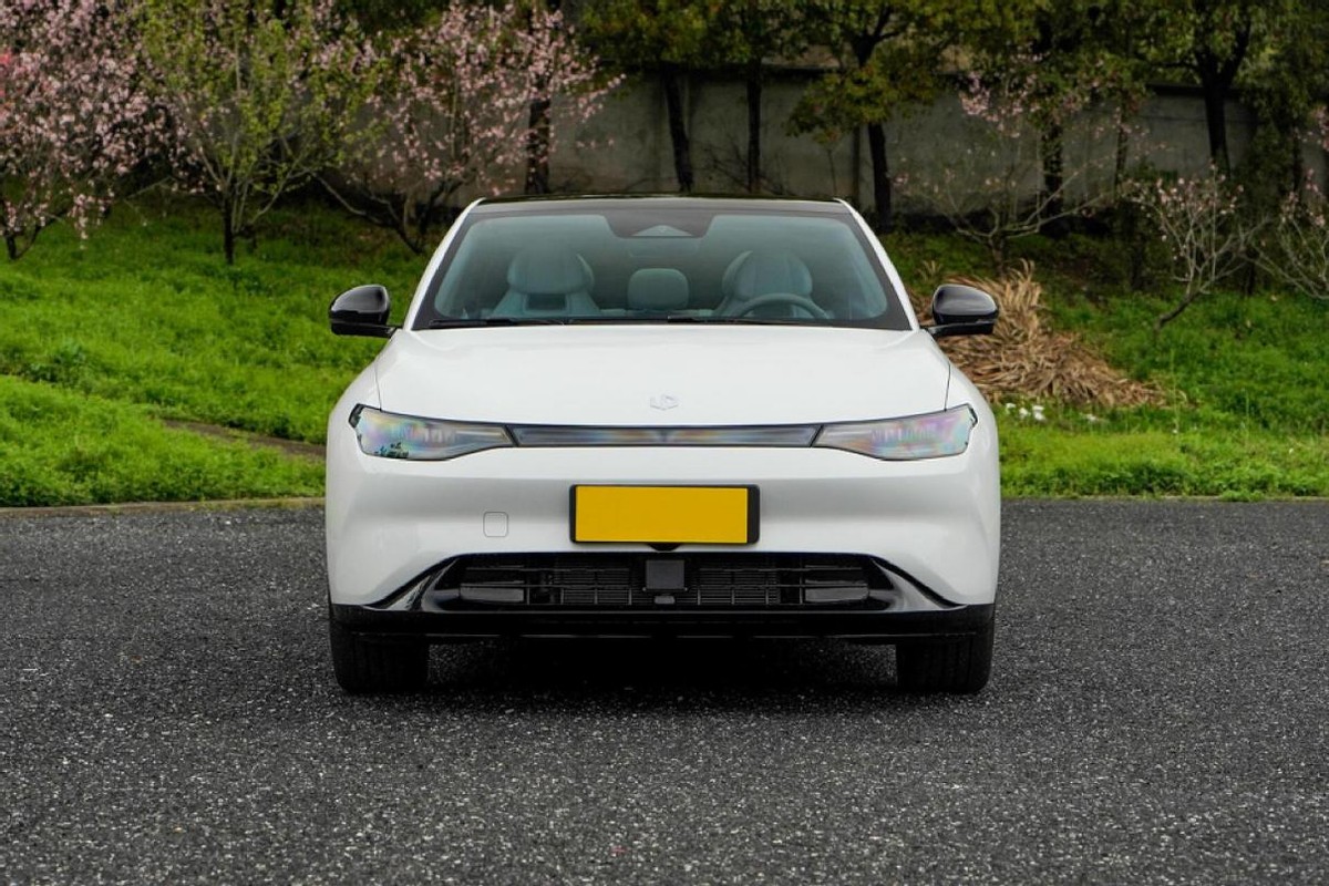 零跑c01价格15.98万黑色,零跑c01价格低高颜值的电车首选