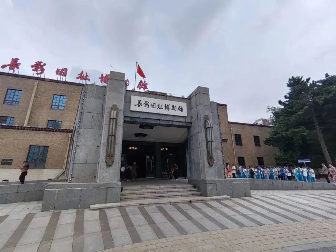 追梦空天凌云志振翅鸿雁赋能时——首都师范大学附属中学育鸿学校