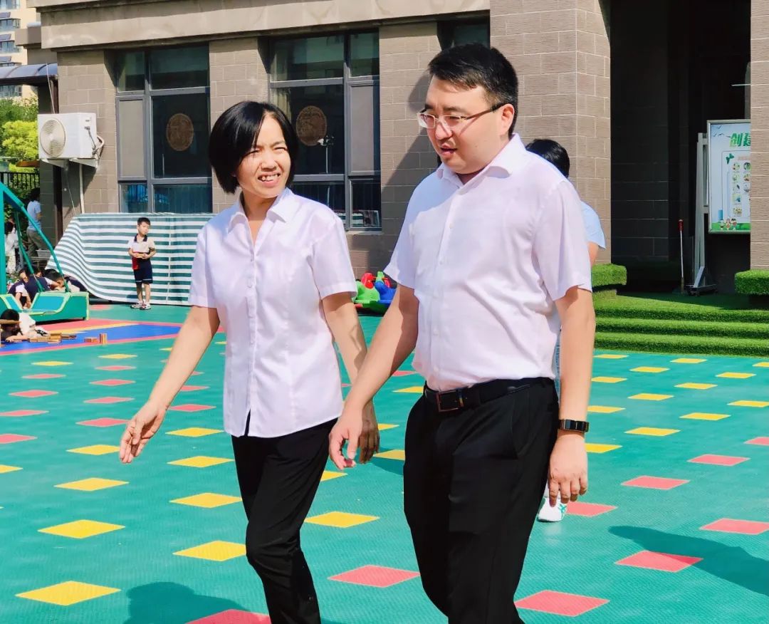 秋颂筑梦者，关怀润心田——县领导到商河县嘉润幼儿园走访慰问