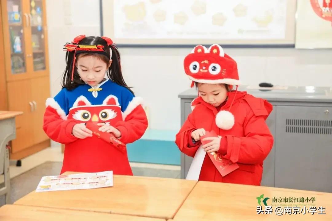 南京市长江路小学一年级开展“畅畅笑笑”乐评园活动