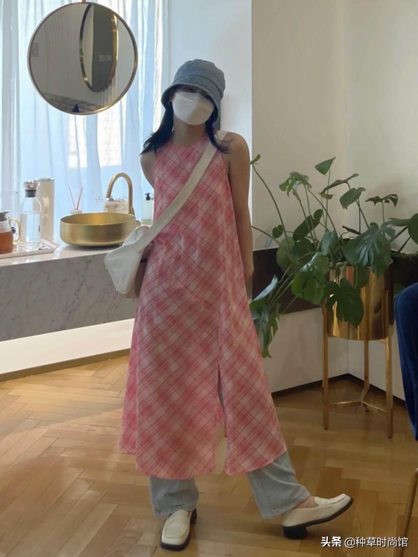 今年流行穿什么裤子和裙子,今年流行裙子配什么裤子