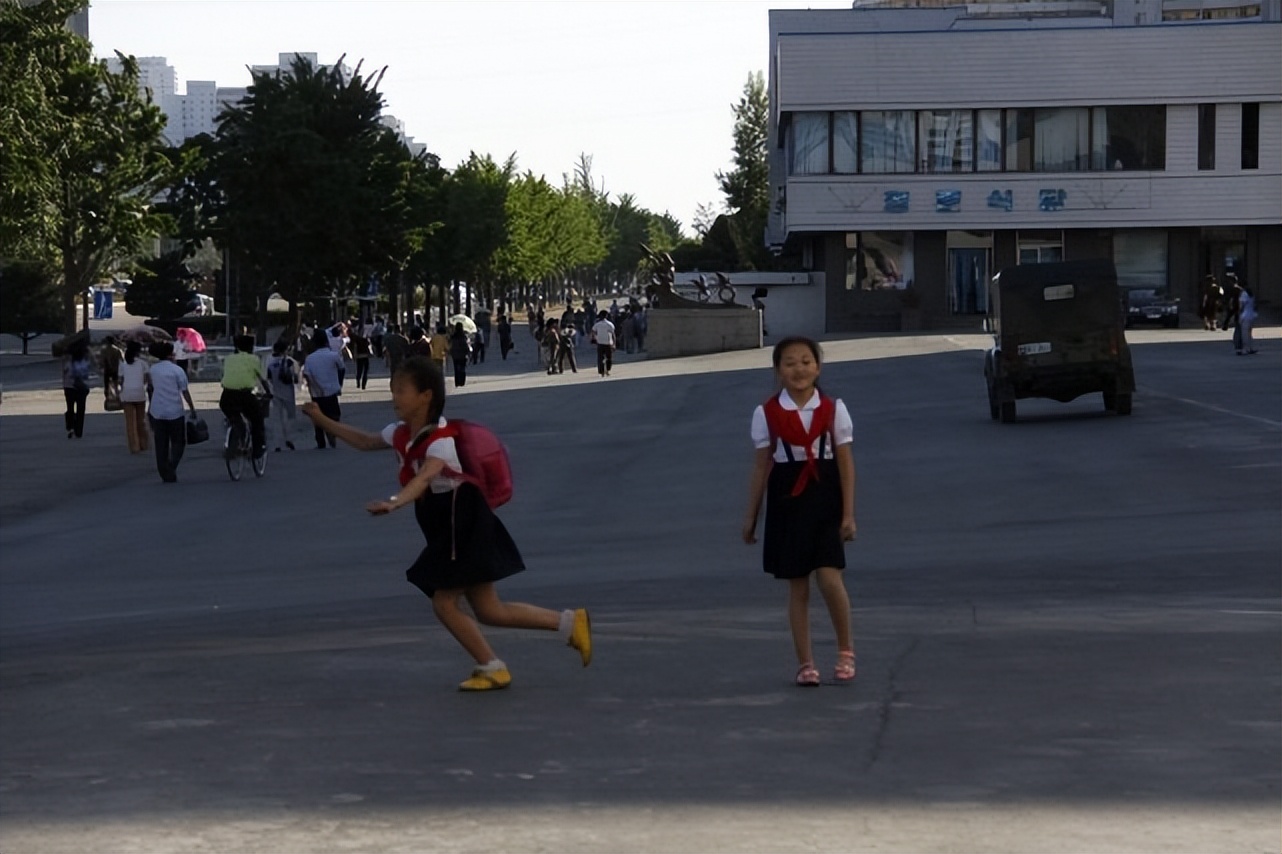 为什么朝鲜街头没有商业广告,朝鲜为什么很少看到车