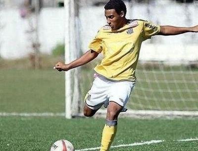 世界三大公认足球球王,球王贝利巴西足球传奇