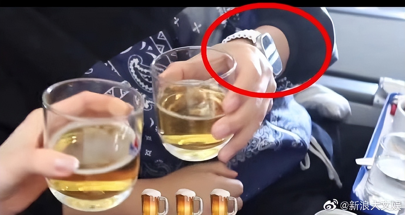 陈思诚柬埔寨,陈思诚与新女友与好友共进晚餐