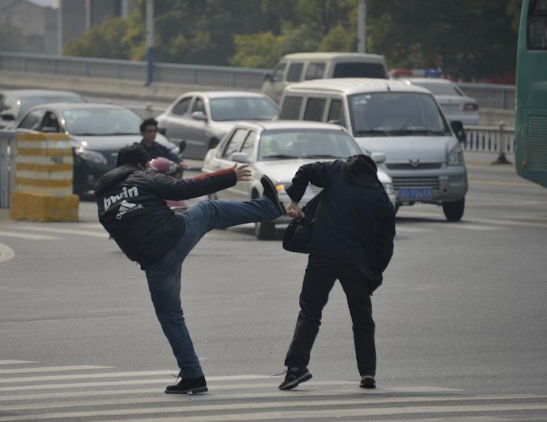 1996年一农妇害死*夫情**，逃亡16年华丽变身，落网时已成公司高管