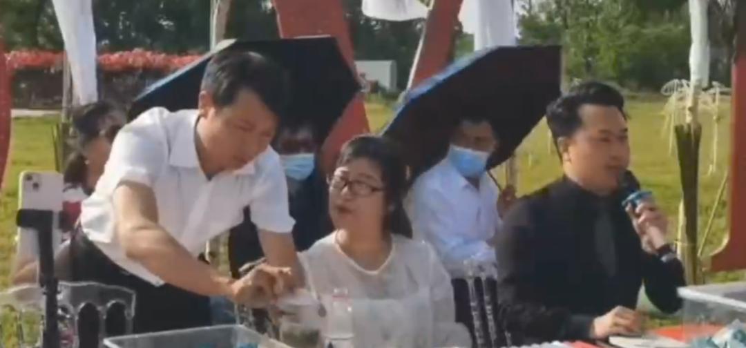 余秀华谈遭男友家暴后续,余秀华遭男友家暴视频