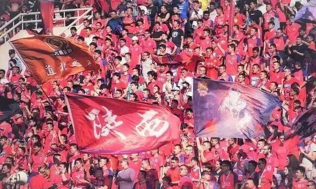 西北狼球迷震撼鼓掌,西北狼球迷有哪些