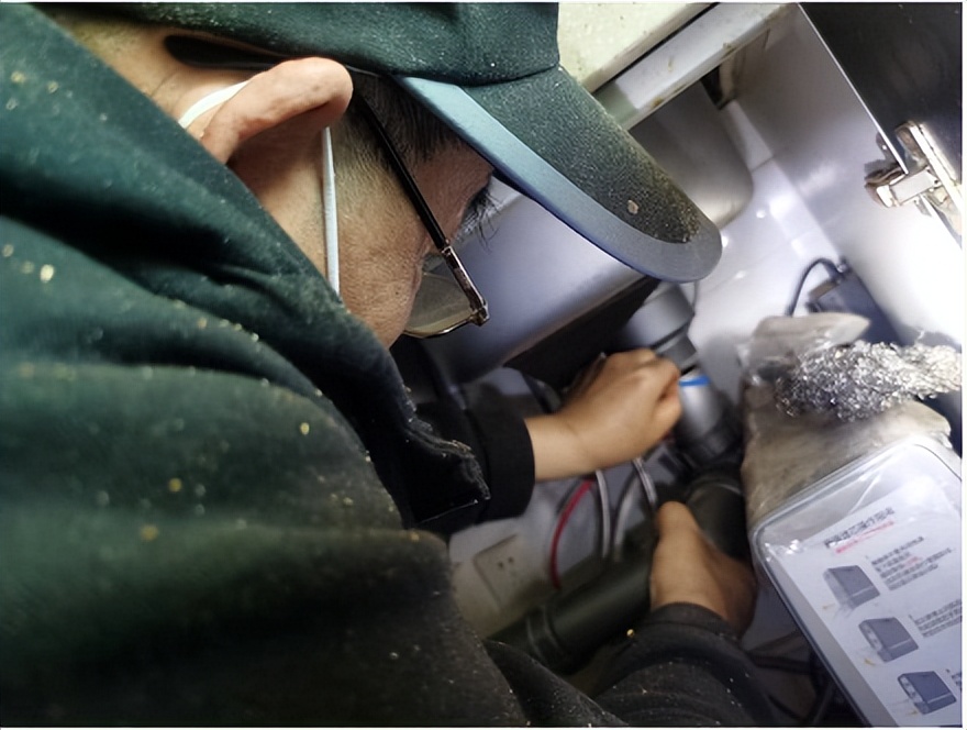 天有一双手——记军休干部吴建德义务为民服务11年