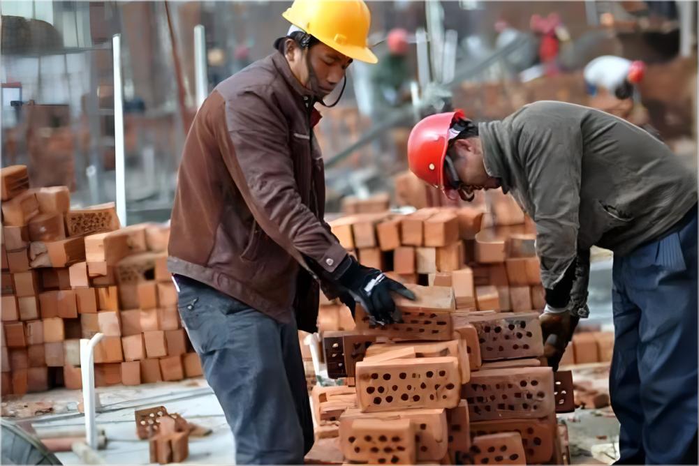 海尔小哥爬楼救女童后续,海尔小哥救6楼女童完整版