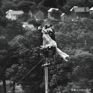 30张老照片:女子依洋人怀,*片鸦**烟枪手中持,白日梦中沉醉