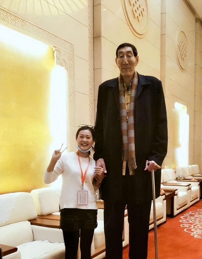 中国第一巨人鲍喜顺不听大夫劝告,中国第二巨人鲍喜顺身高