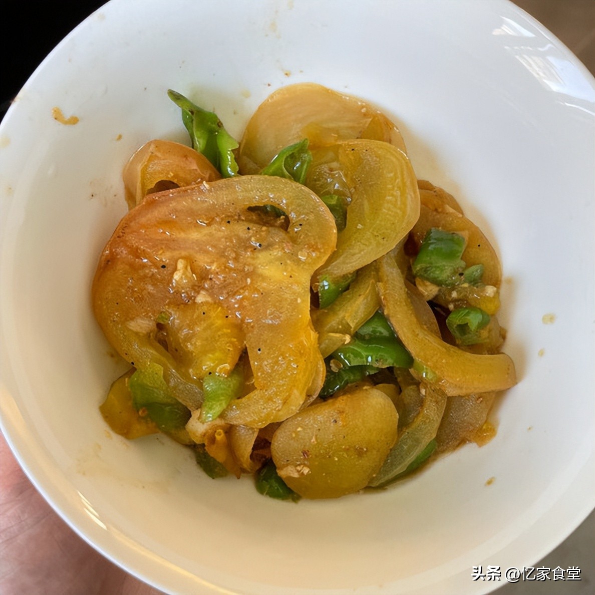 湖南女子在山东买了10元的菜，被婆婆吐槽败家，网友：没见过世面