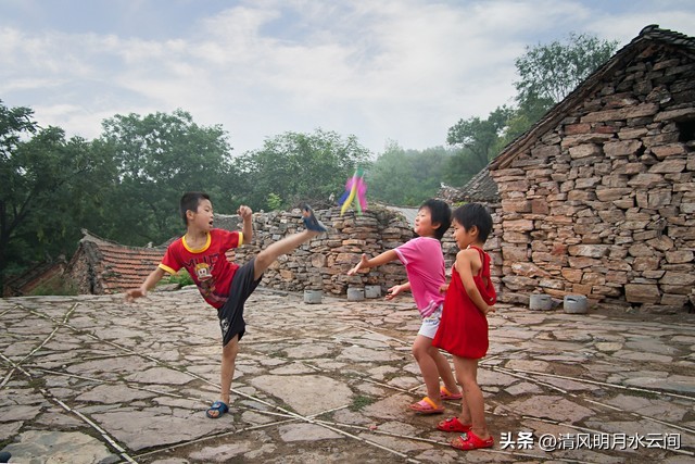 踢毽子的10大好处,踢毽子10分钟相当于慢跑