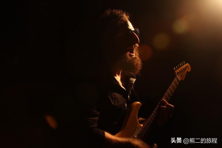 浅谈音乐对新时代发展的作用,论流行音乐对大学生的影响