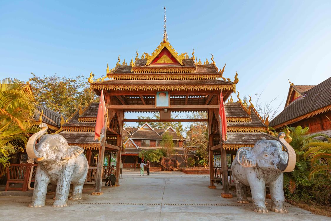 骂版纳是因为你没走出告庄玩版纳跟着小姐姐们走你才晓得味道