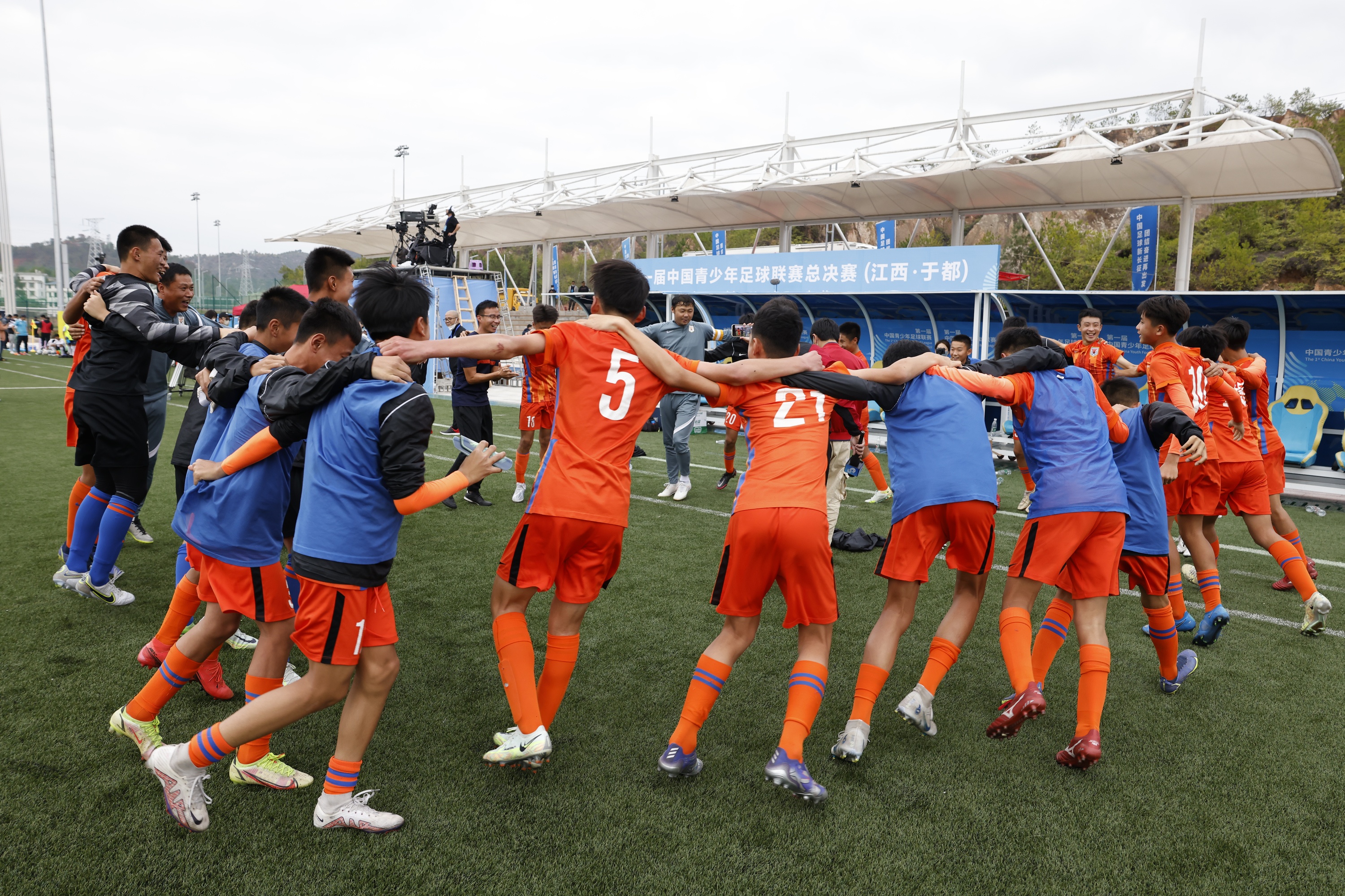 山东泰山足球俱乐部青训,山东泰山足球队第三次勇夺双冠王