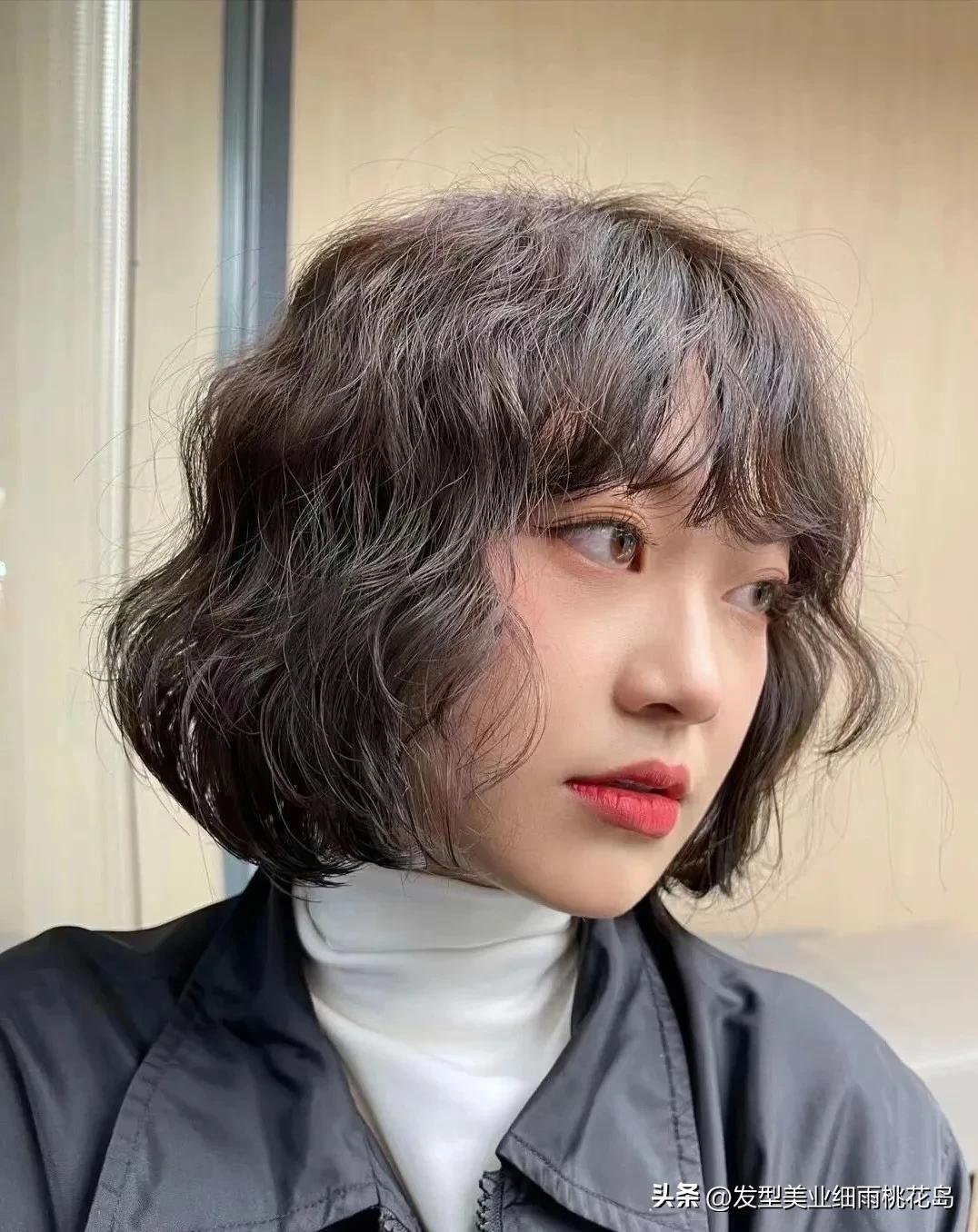 烫什么短发显脸小年轻,又酷又温柔的短发