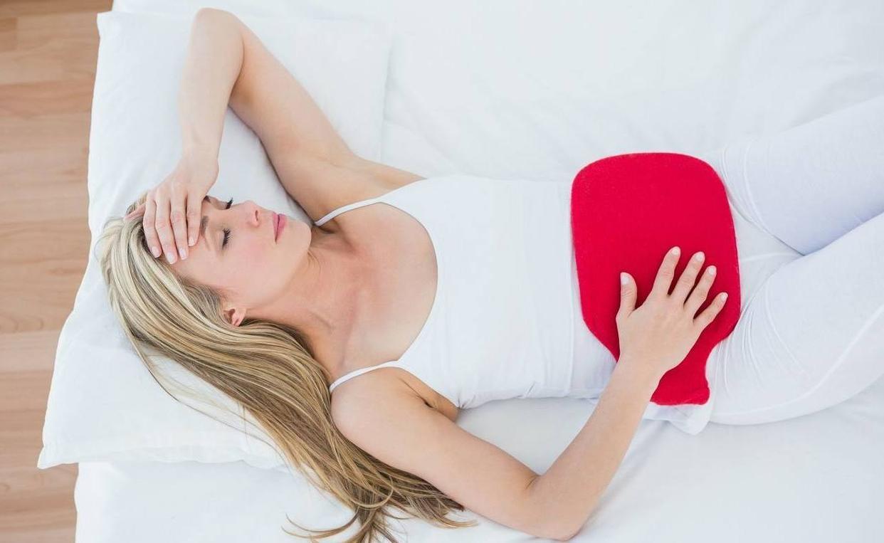 21岁女学生，偷用卫生棉条被卡住，去医院求助，医生苦笑：用错了