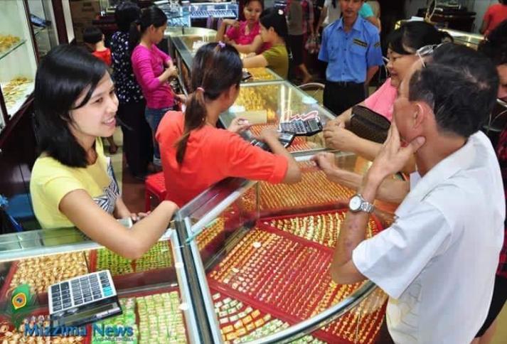 缅甸*市黑**美元汇率：1:2700；1甲黄金价格近240万