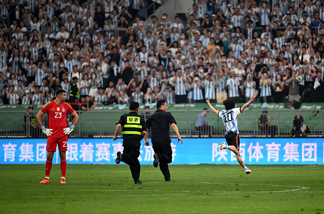 足球需要天赋和青训,足球需要个性与血性结合